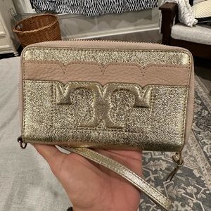 Tory Burch scallop wristlet